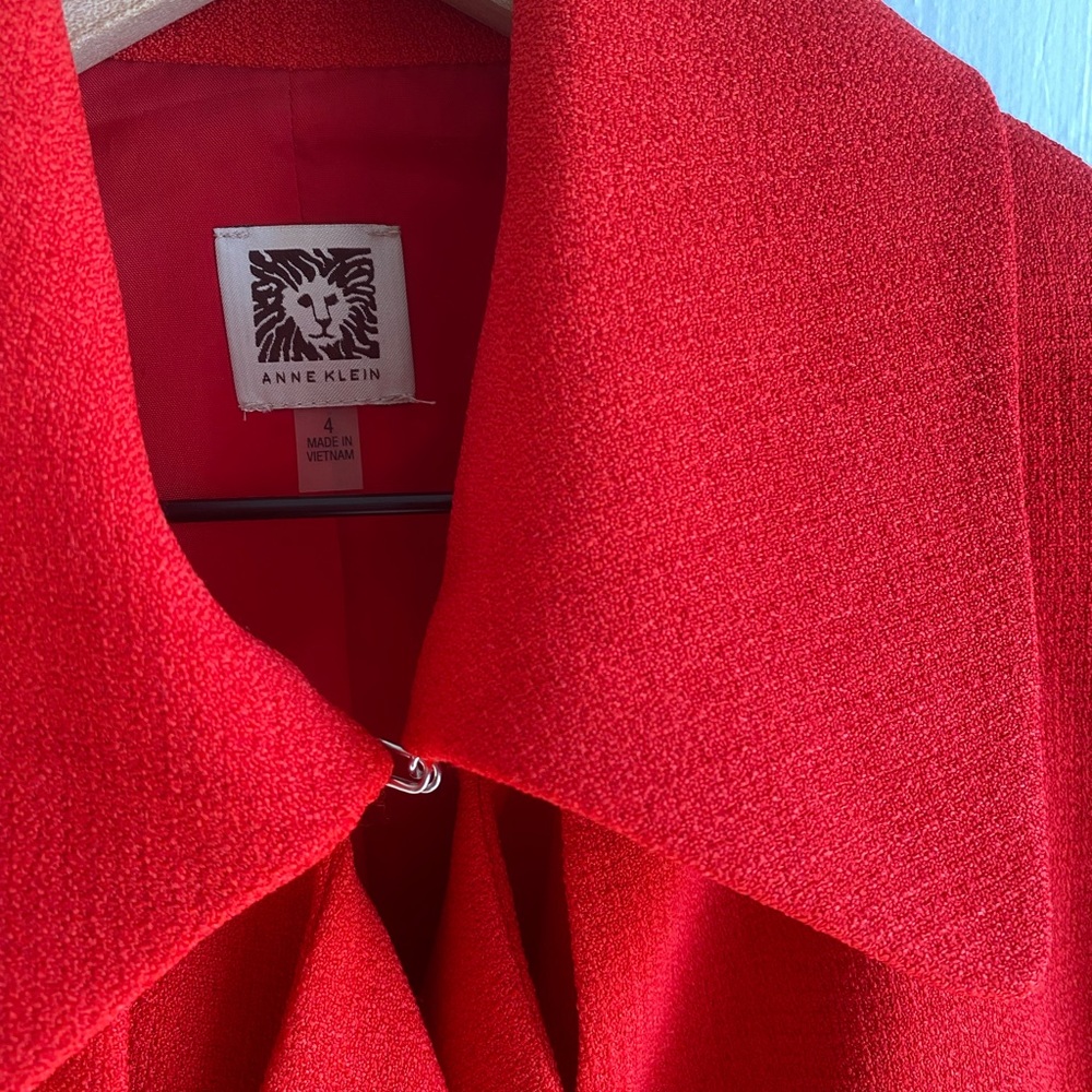 Anne Klein Short Trench Crepe
Drapey Front Jacket Memling Red
Women Size… - Picture 3 of 16